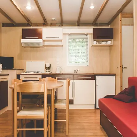 Chalet Spacious Lakeside For 8 Moncontour (Vienne)