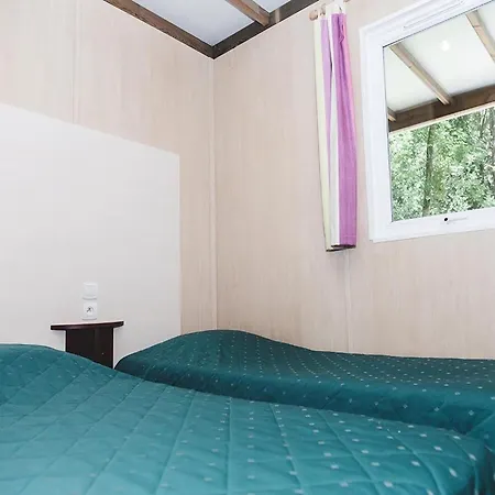 Chalet Spacious Lakeside For 8 Moncontour (Vienne)