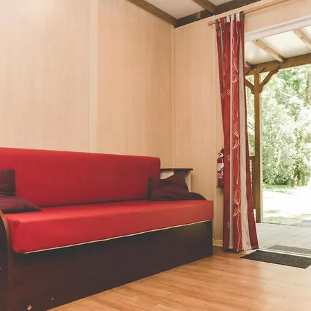 Spacious Lakeside For 8 Chalet